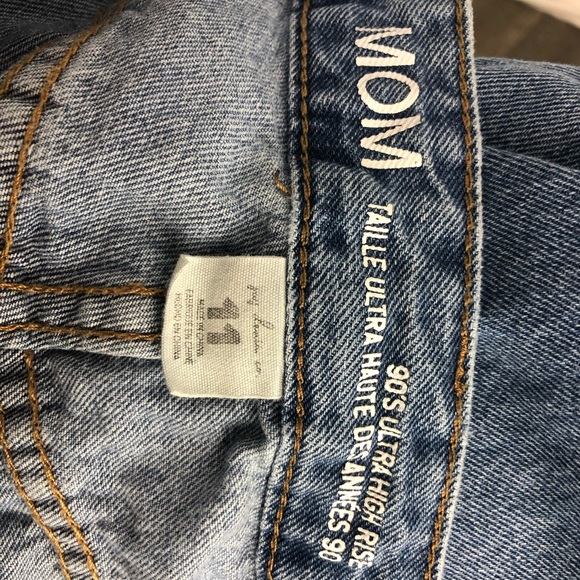 Ultra high rise ‘Mom’ jeans 👖 - Picture 5 of 6